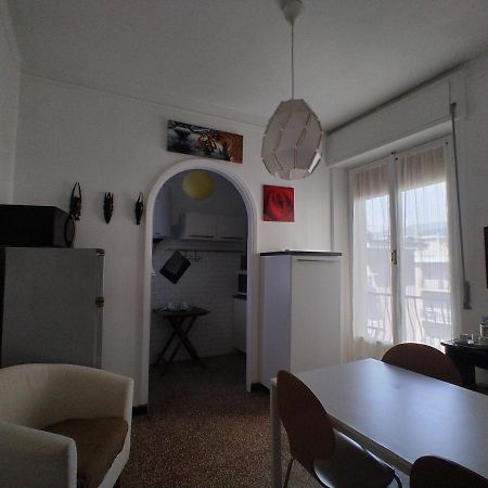 Trilocale Cecilia'S Studio Genoa Bagian luar foto