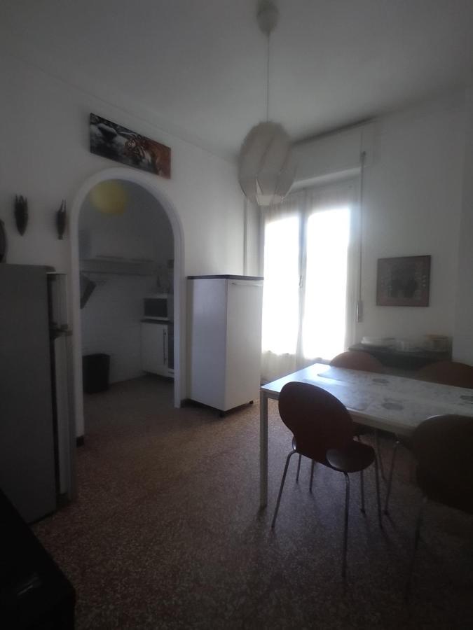 Trilocale Cecilia'S Studio Genoa Bagian luar foto