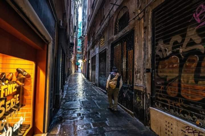 Trilocale Cecilia'S Studio Genoa Bagian luar foto