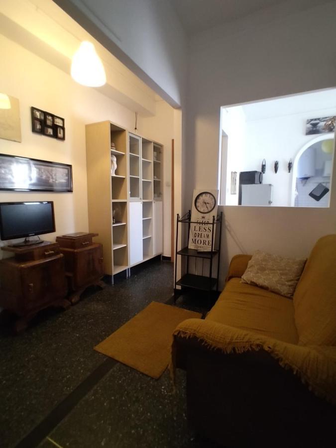 Trilocale Cecilia'S Studio Genoa Bagian luar foto