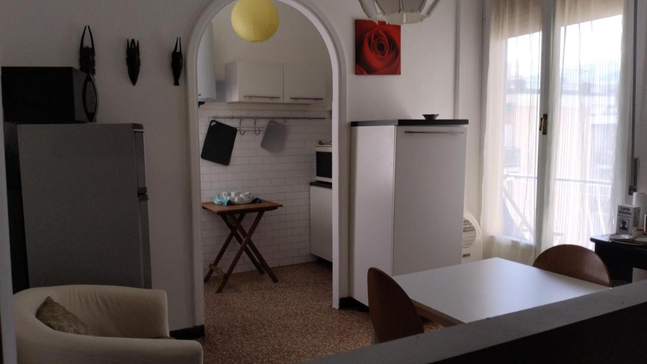 Trilocale Cecilia'S Studio Genoa Bagian luar foto
